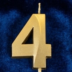 Свеча цифра 4