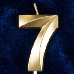 Свеча цифра 7