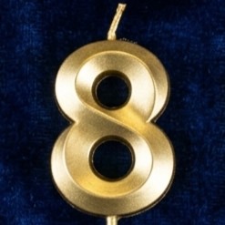 Свеча цифра 8